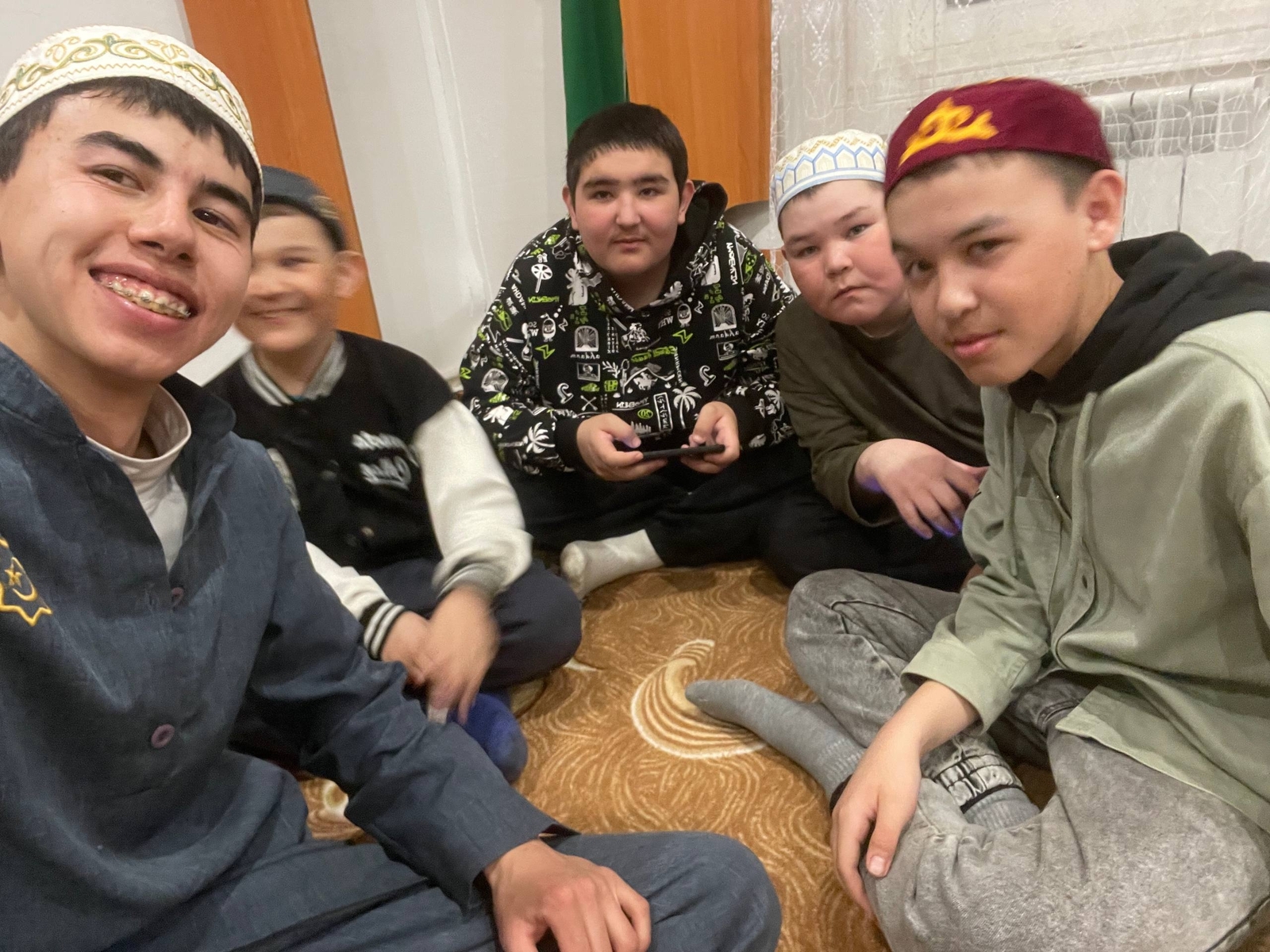 Ифтарға ир-егеттәр йыйылған