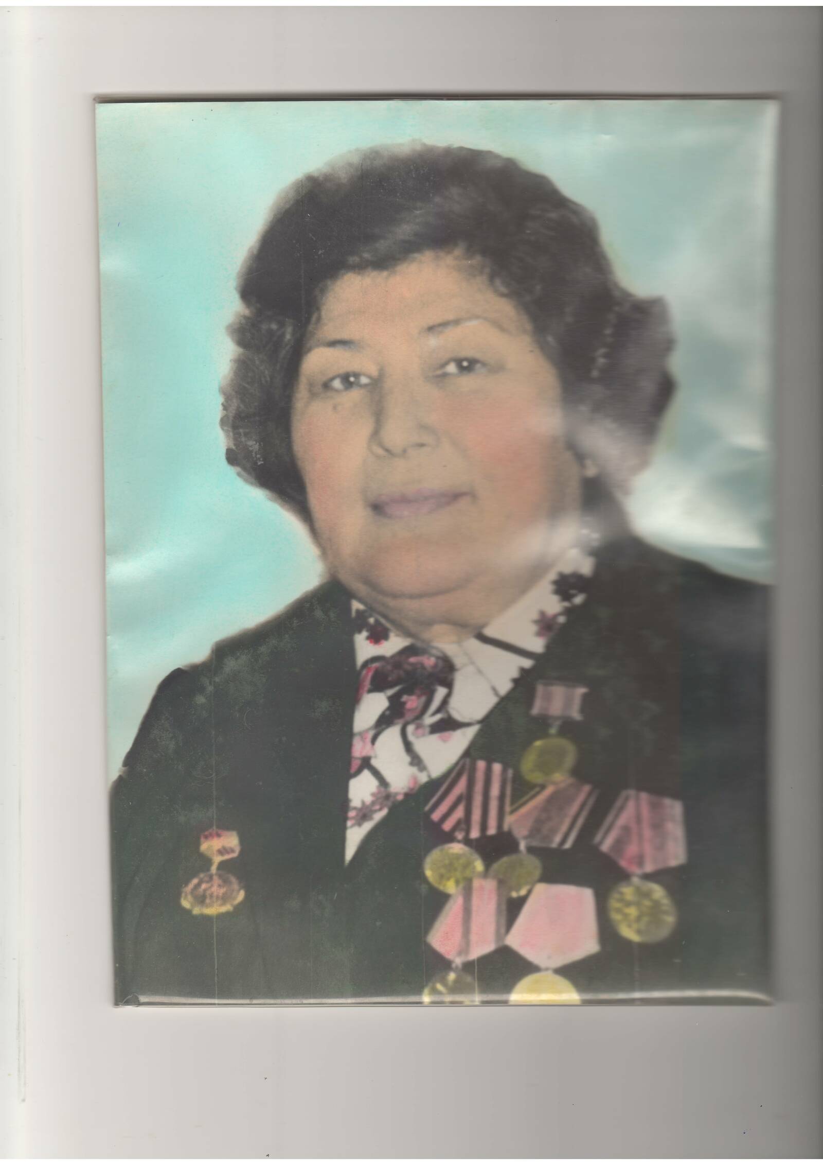 Рейхстаг стенаһына: “Мин Баймаҡ районынан. Абаҡова Мәрйәм”,--тип яҙа