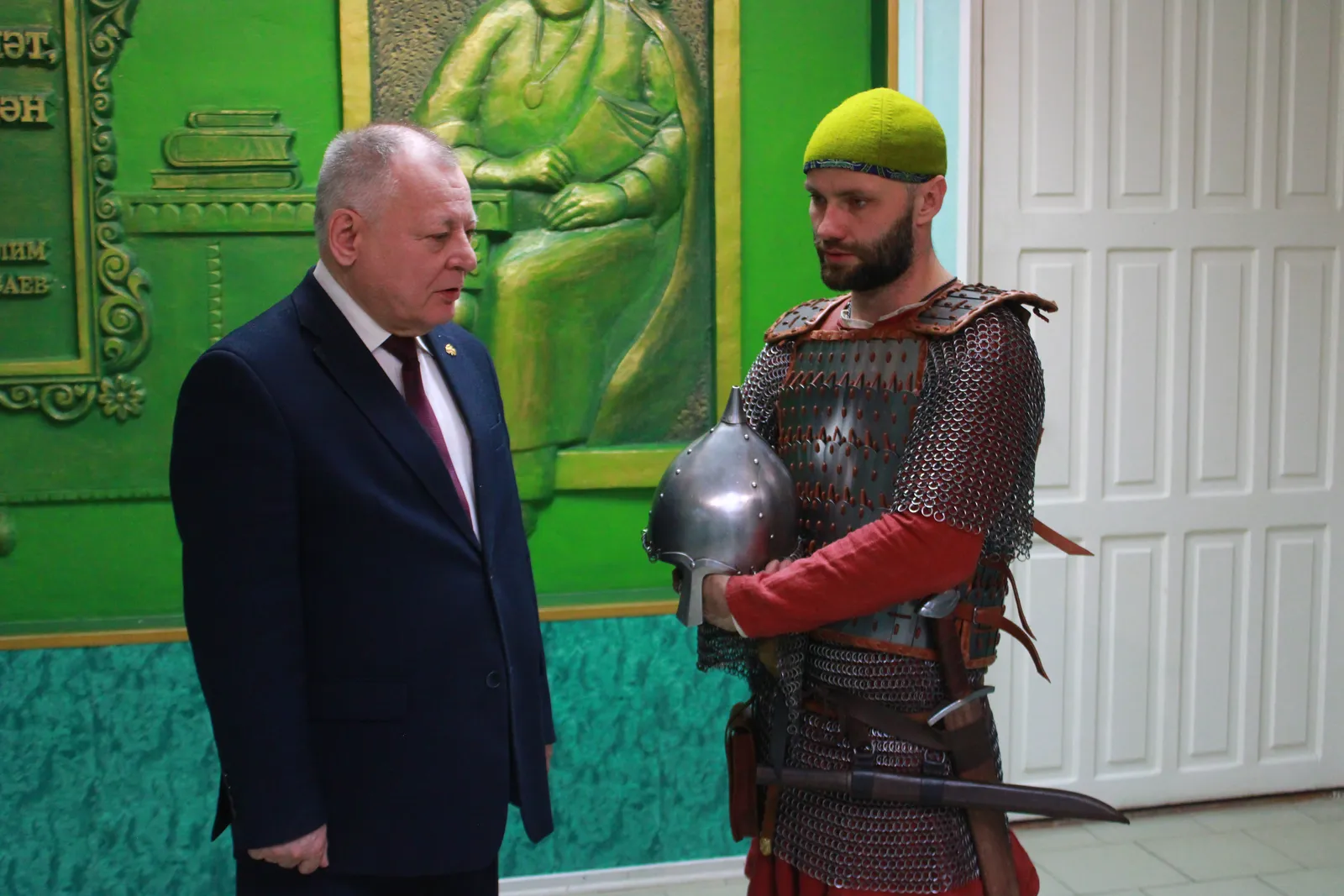 Кемде тәрбиәләйбеҙ—шуның ҡулындабыҙ