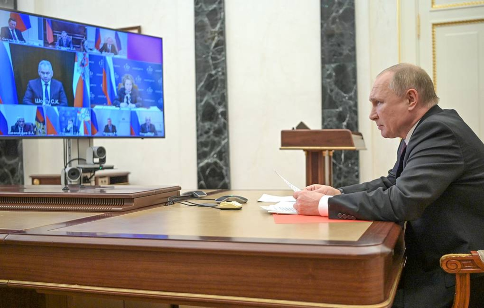 Путин обсудил с Совбезом РФ дополнительные меры борьбы с паводками