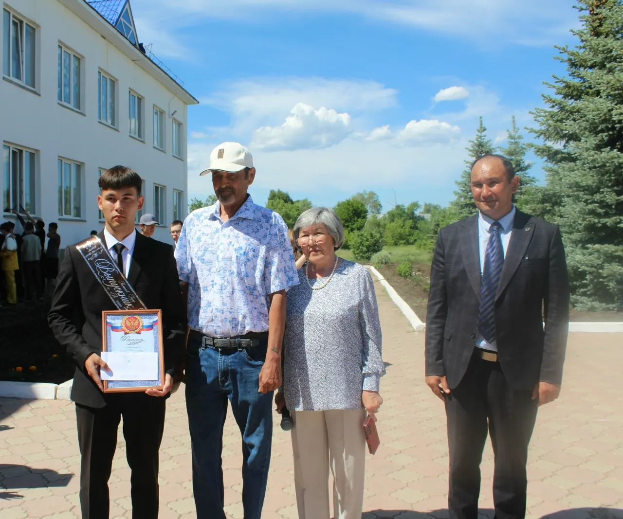 Батыр исемен мәңгеләштереп...