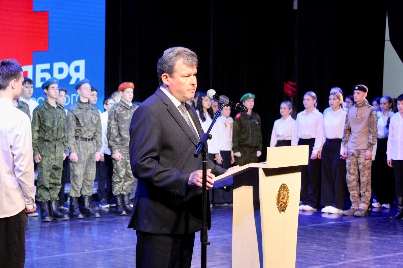 Юнармейцам вручили значки