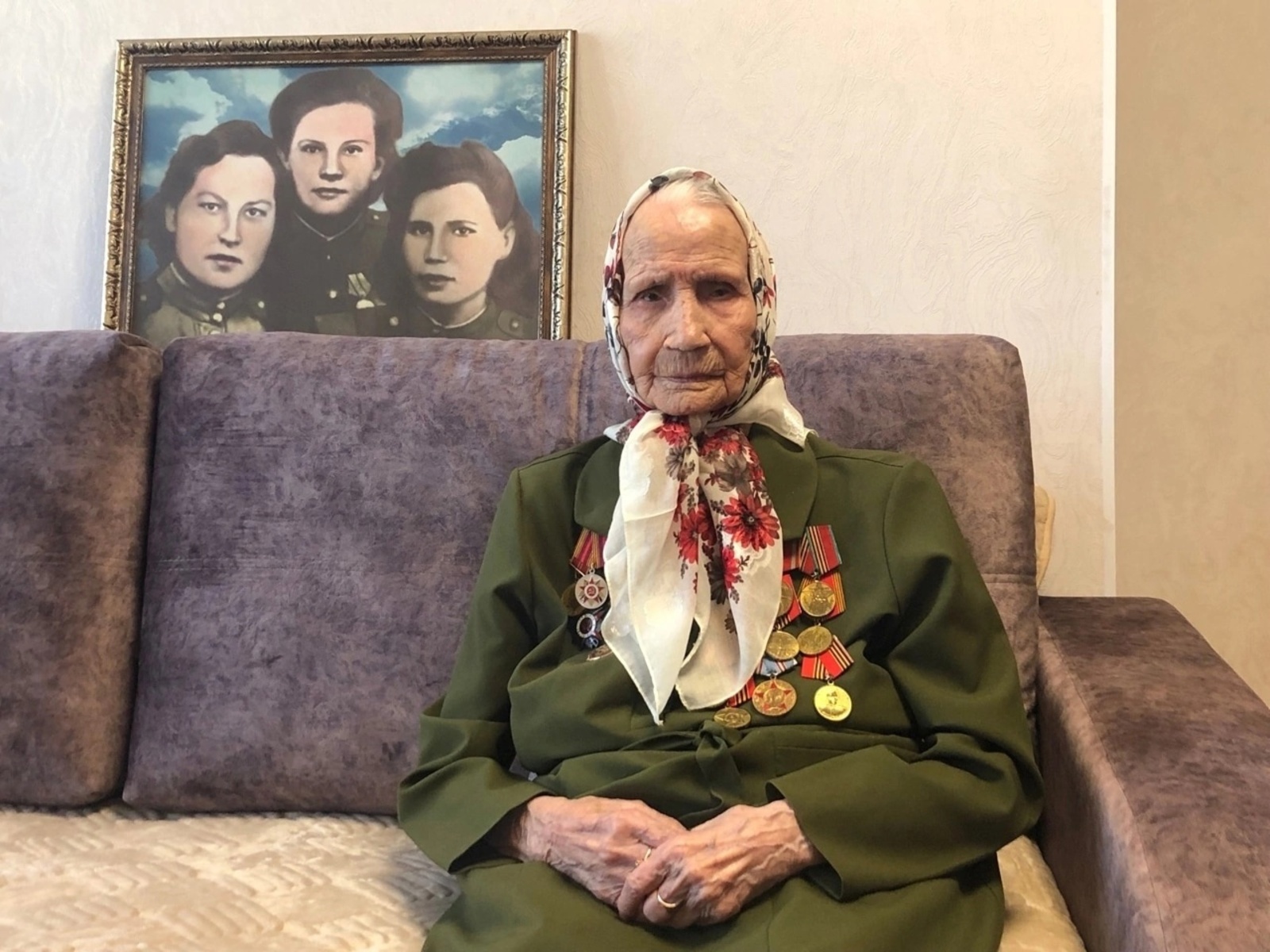 Фронтта булыусы Сәмиға Рыҫмөхәмәтова 78-се Еңеү байрамын ҡаршы ала