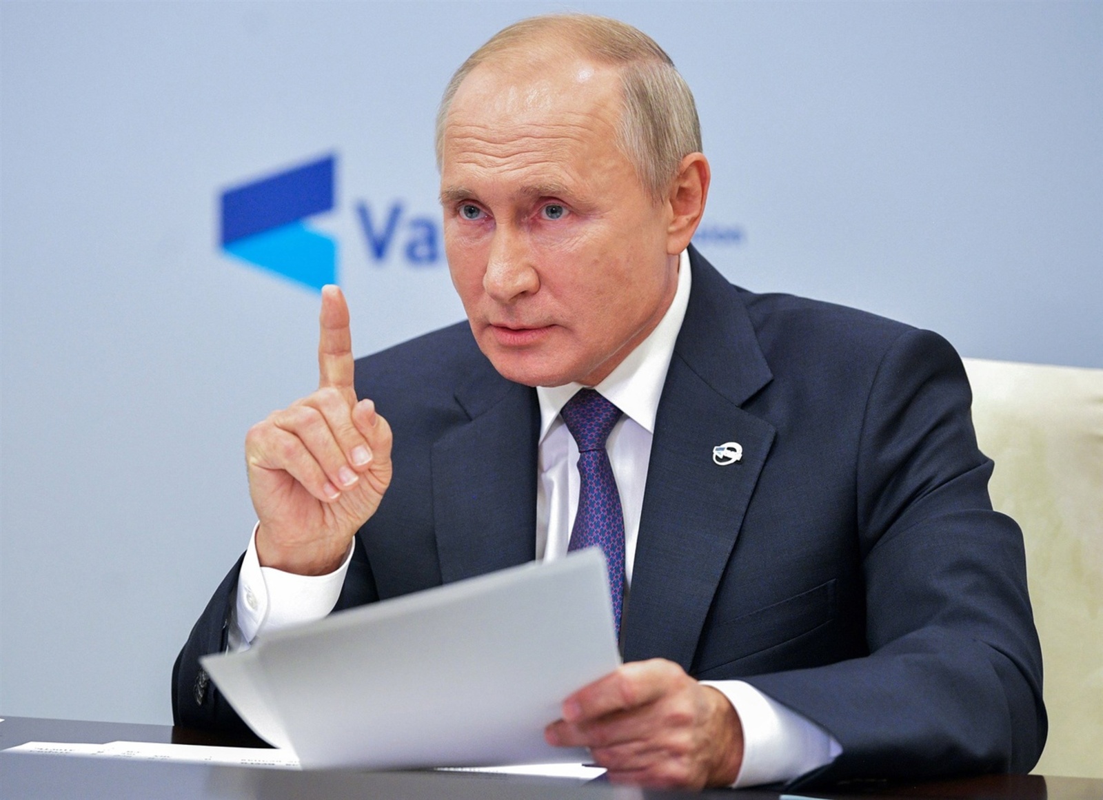 Владимир Путин иҡтисад тотороҡланыуын белдерҙе