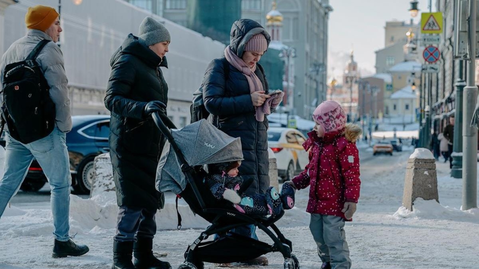 Президент поручил увеличить выплаты и помощь многодетным семьям