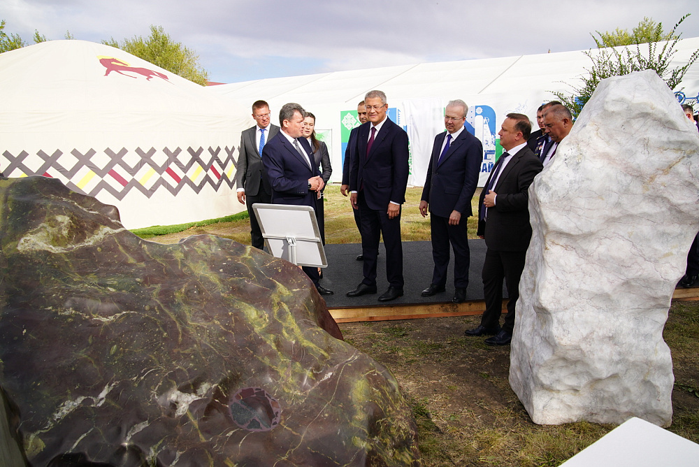 Ҡитғаларҙы берләштергән майҙансыҡ гөрләне