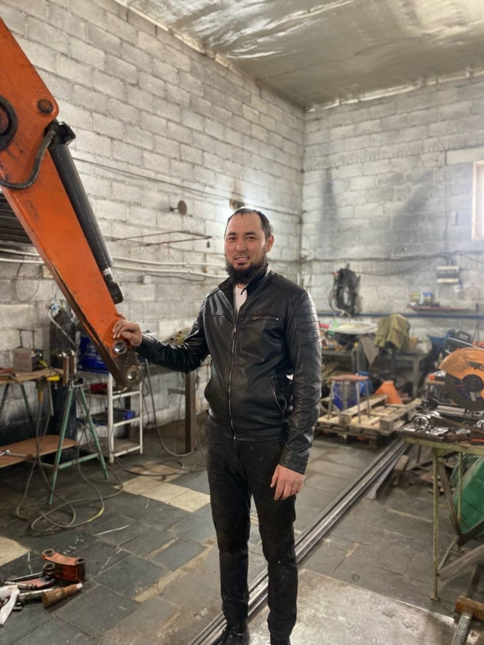 Начал свое дело в сфере металлообработки