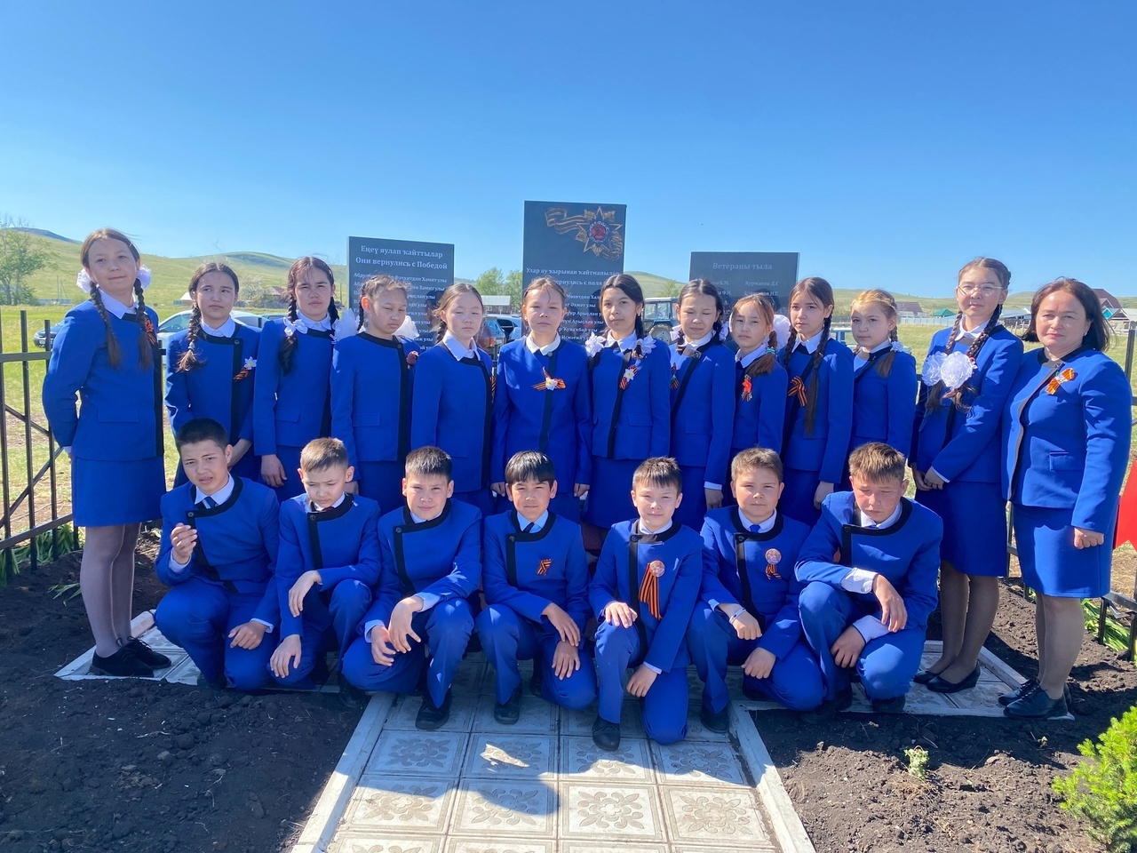 Һеңрәндә һәйкәл асылды