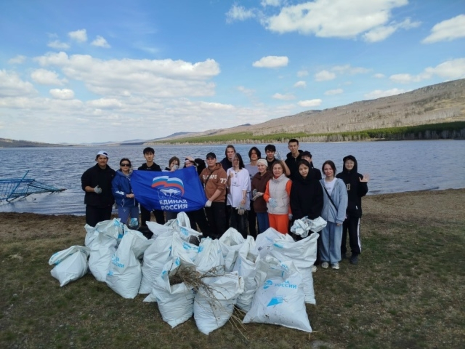 На берегу озера посадят 1000 молодых сосен