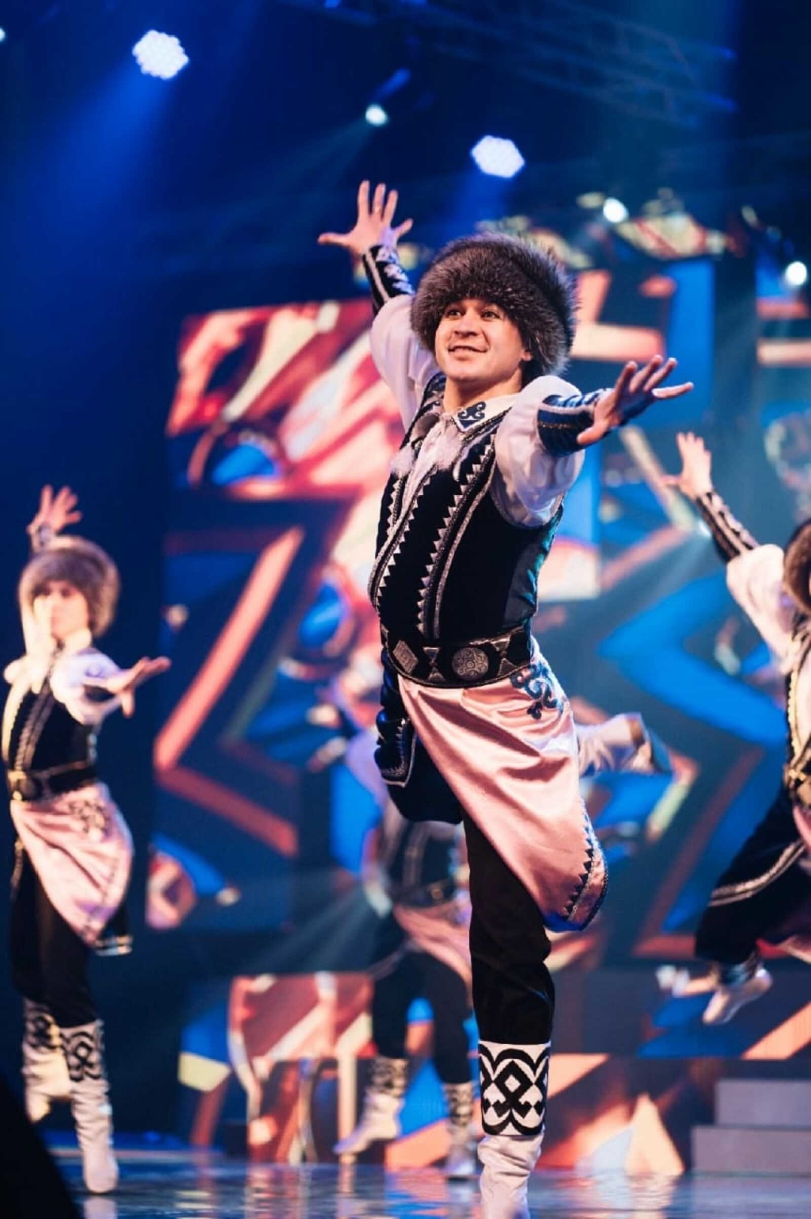 Самат башҡорт рухын бейеү аша тарата!