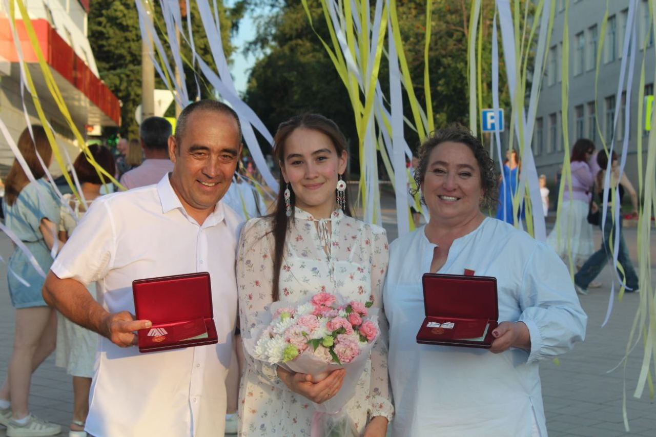 Күркәм ғаиләләр тәбрикләнде