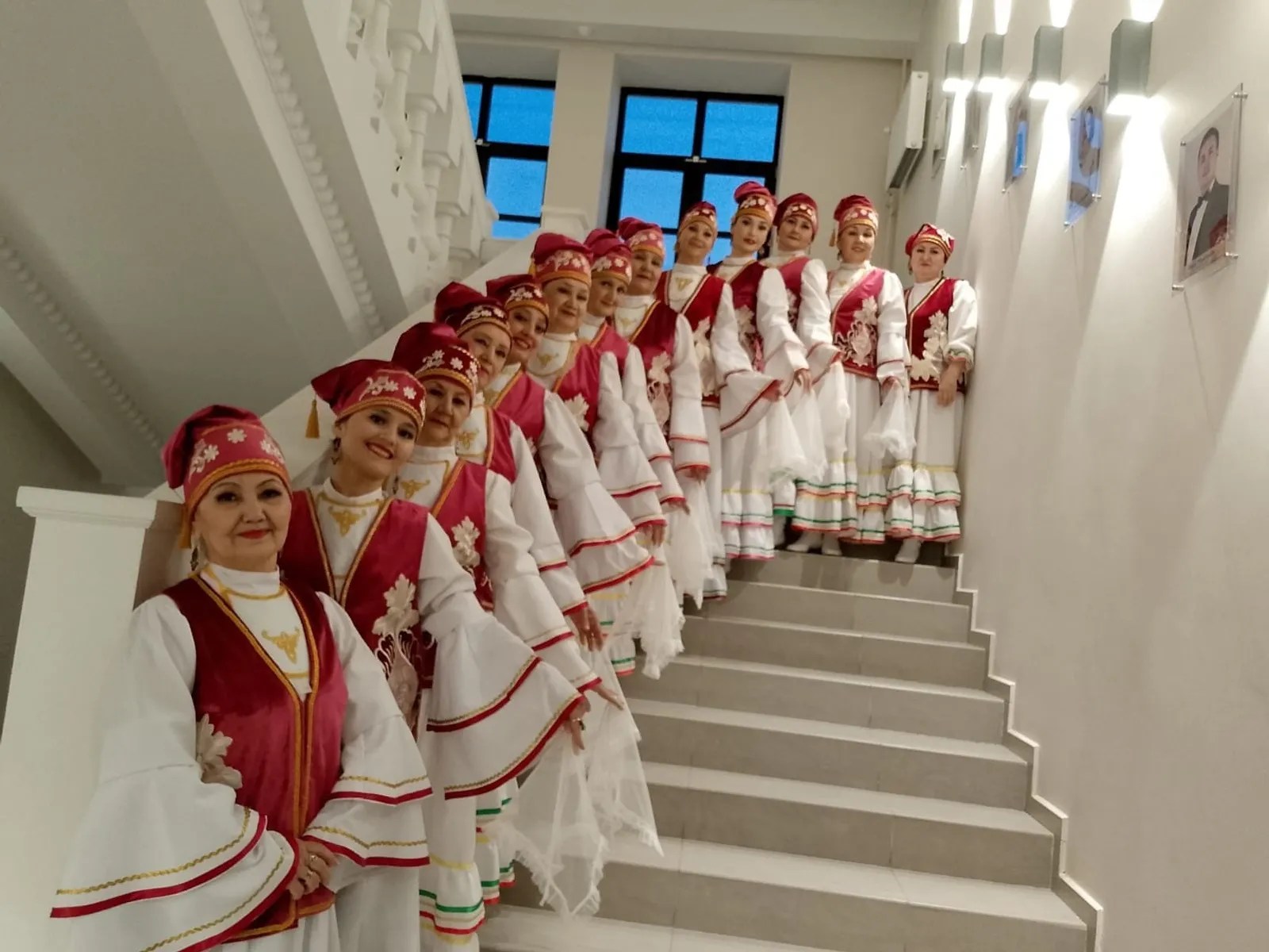 «Сибай ынйылары»--сәхнә биҙәге