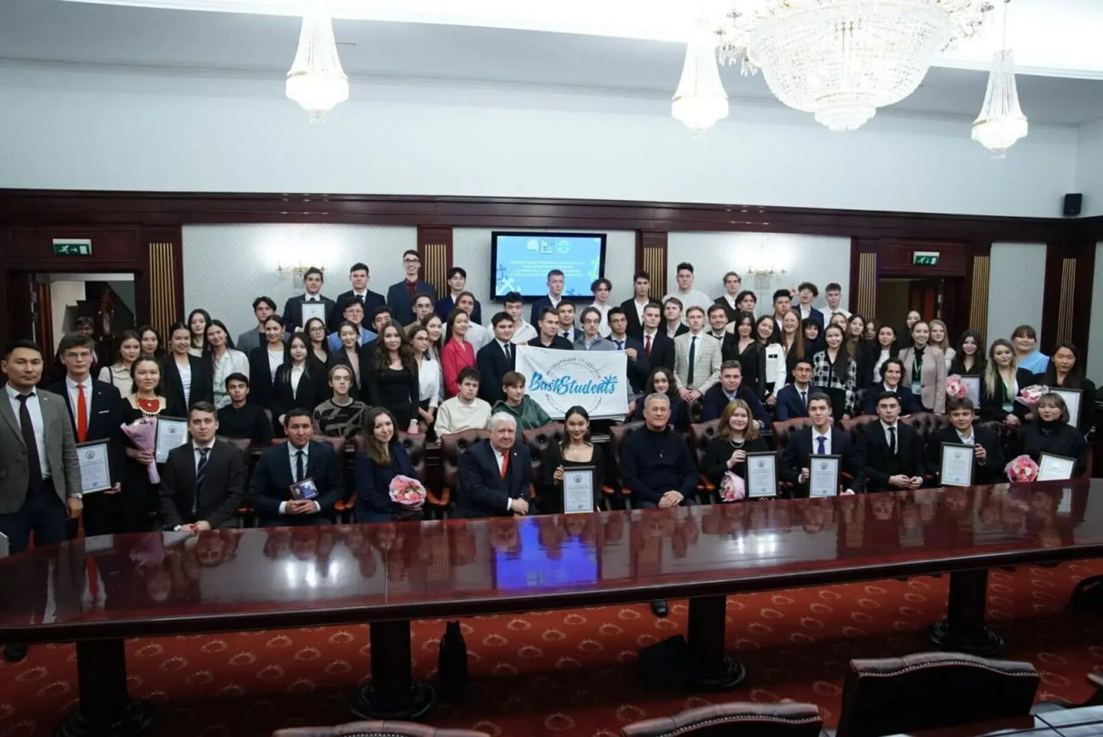 Йәштәр республика Башлығы хакимиәтендә практика үтә