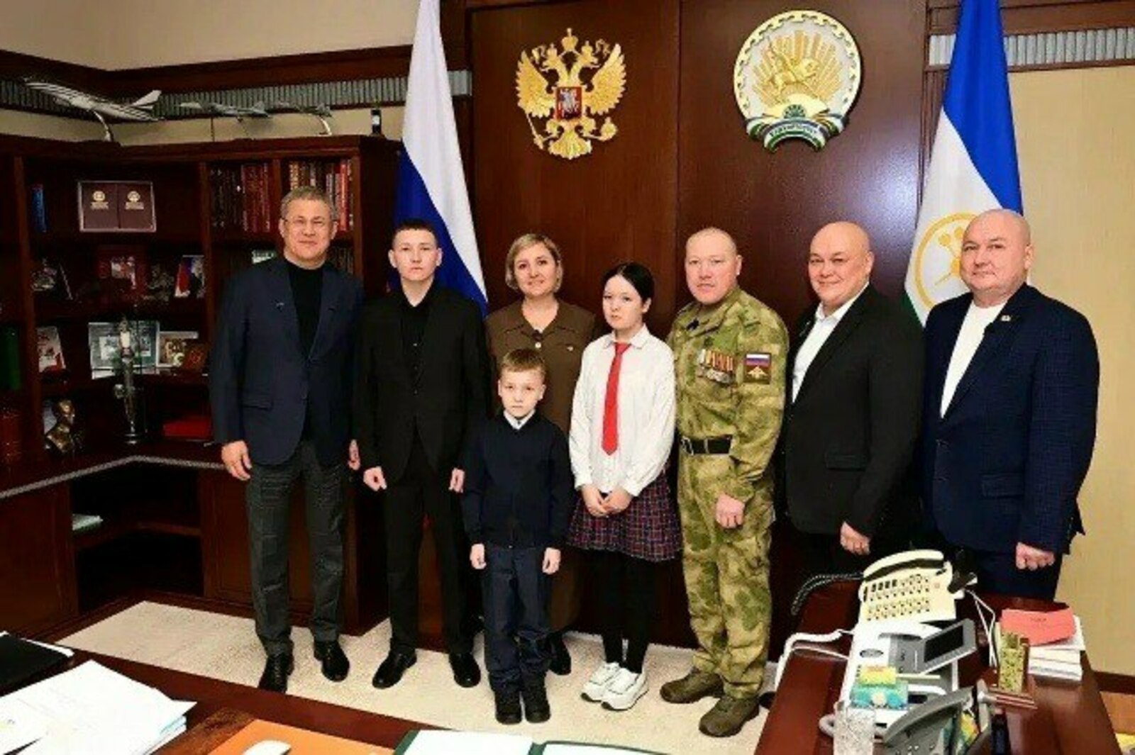 Башлыҡ яугир ғаиләһе менән осрашты