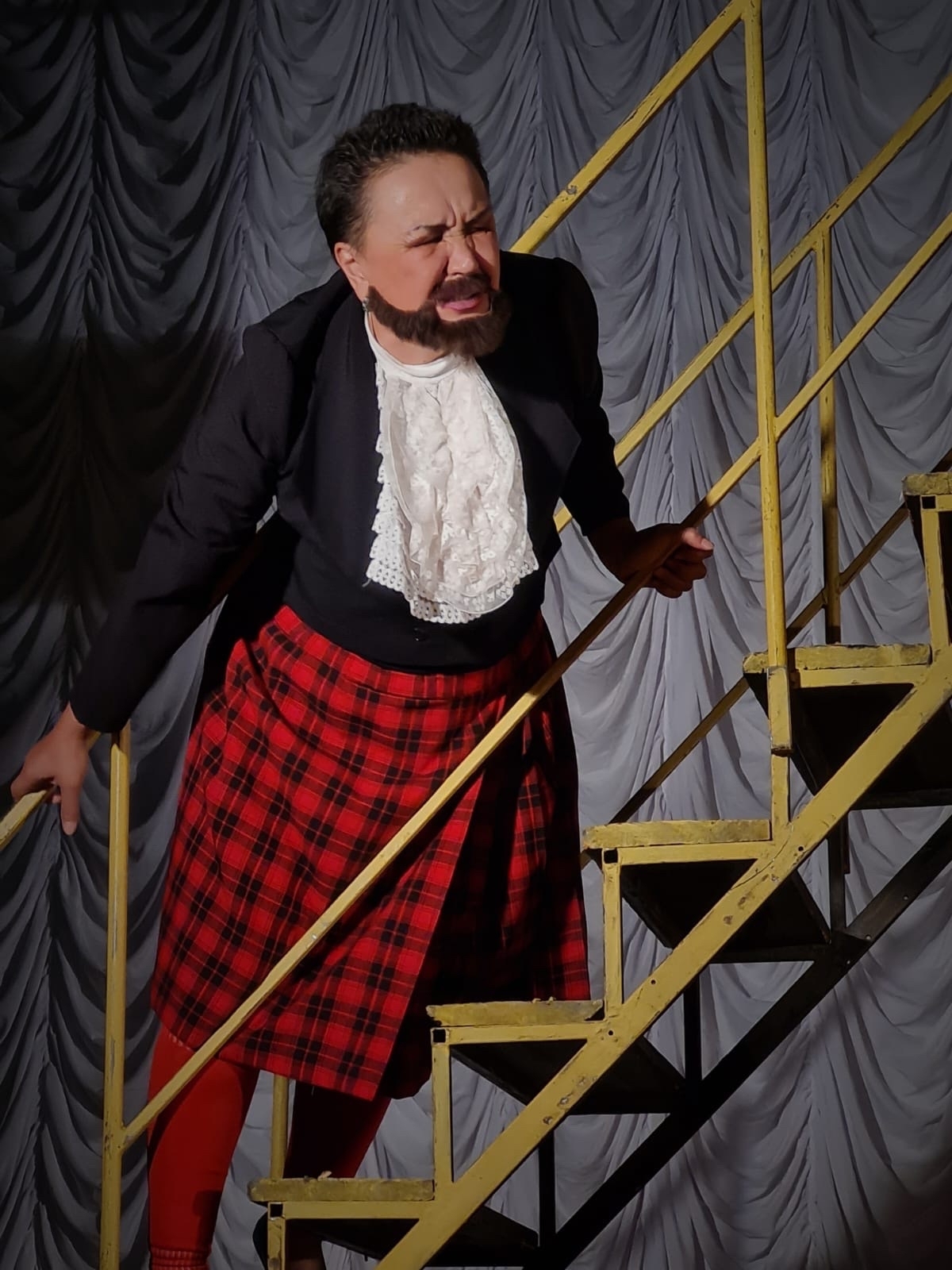 38 йыл ғүмерен сәхнәгә арнаған