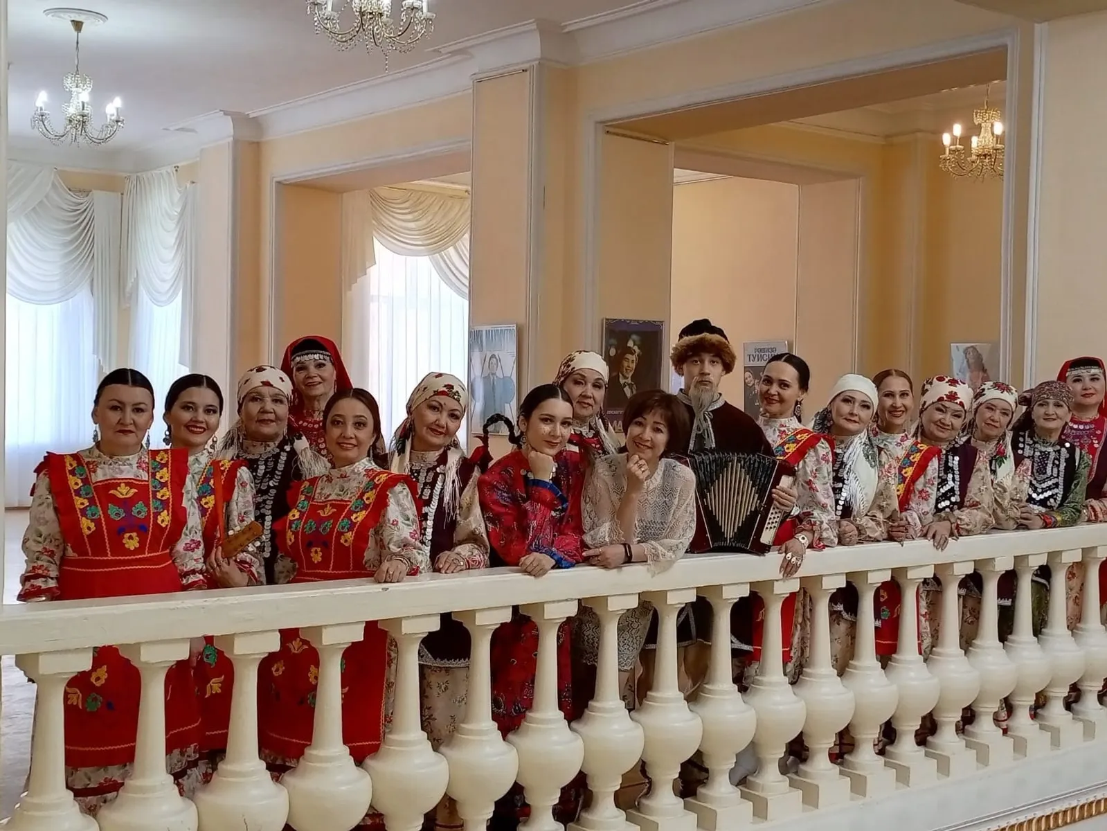 «Сибай ынйылары»--сәхнә биҙәге